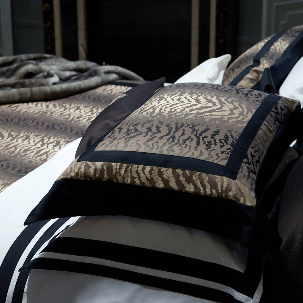 Giovanni Black Cotton Jacquard Luxury Bedding Set